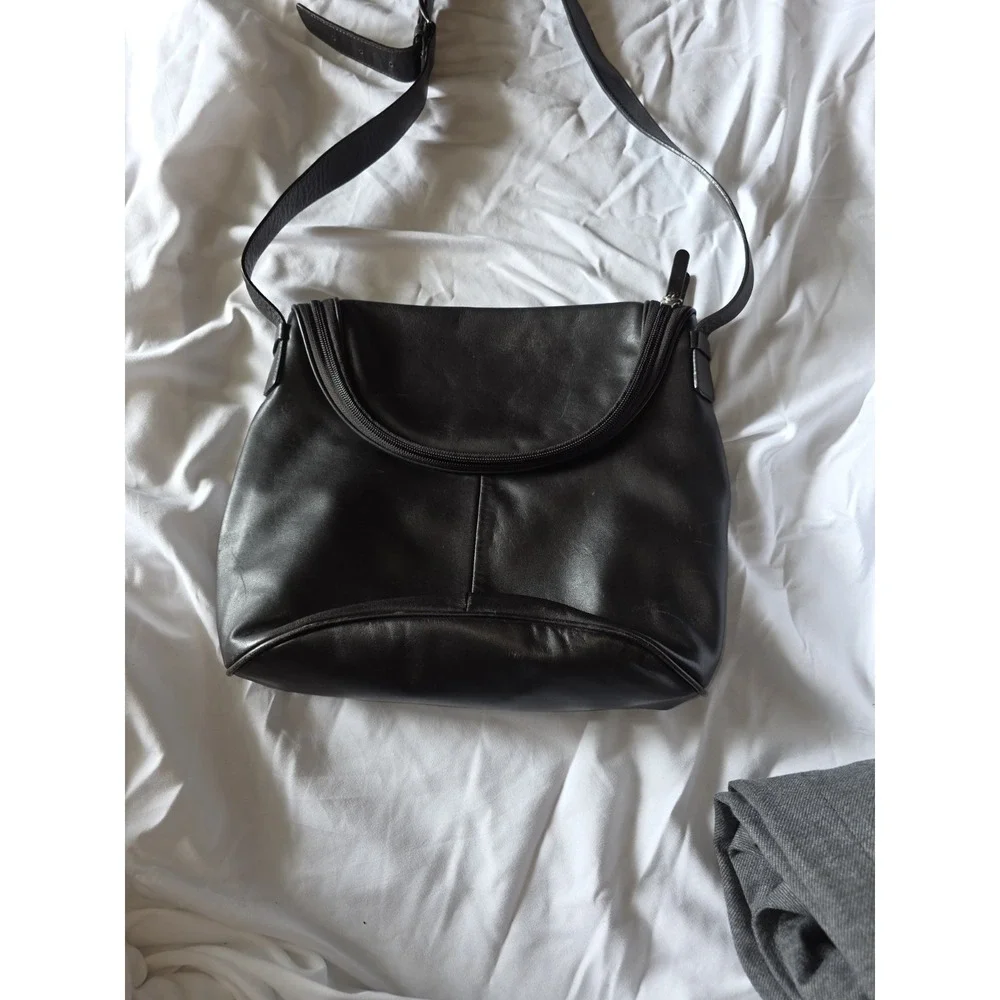 Maxx NYC Half Moon Leather‎ Chunky Black Hobo Bag.